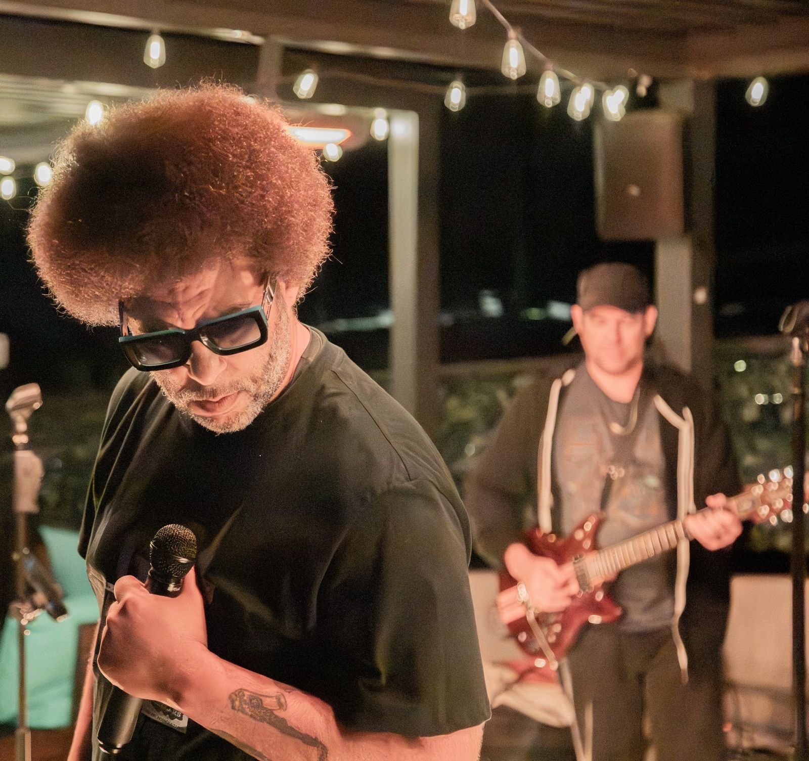Little Moses Jones singing with a guitarist